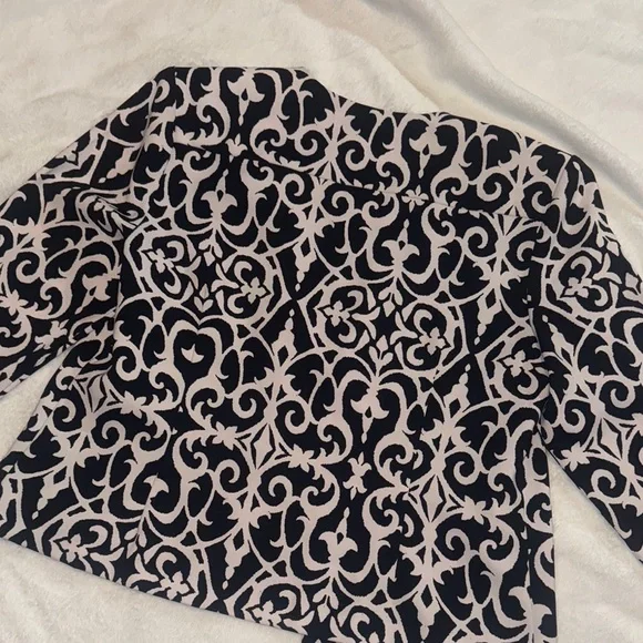 Chic Black and White Patterned Women's Open Front Blazer - Picture 7 of 7